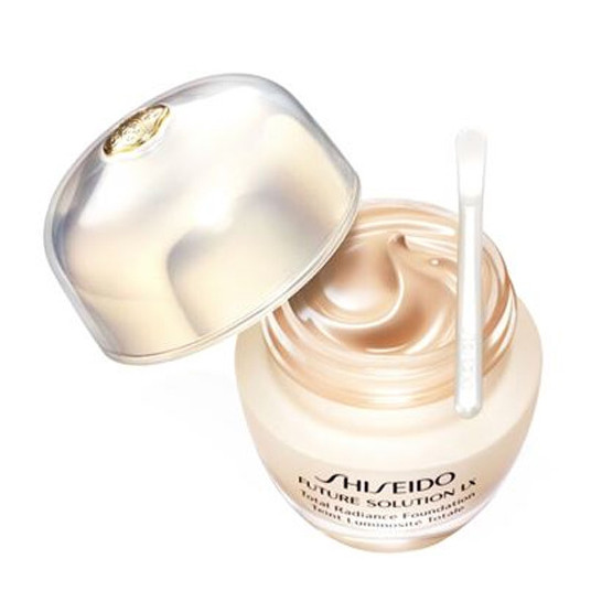 Shiseido - Brightening liquid make-up SPF 15 Future Solution LX (Total Radiance Foundation) 30 ml - N3 Neutral