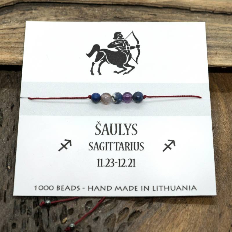 Raudono siūlo Sėkmės-apsaugos apyrankė Šaulio ženklui.