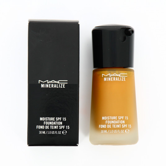 MAC, mineralizuojantis, drėkinantis, skystas pagrindas, NC50, SPF 15, 30 ml