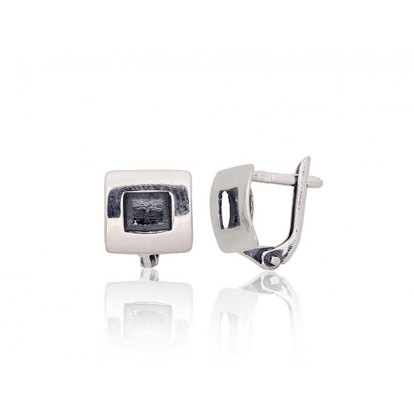 Sidabriniai auskarai ant cilindrinės spynos